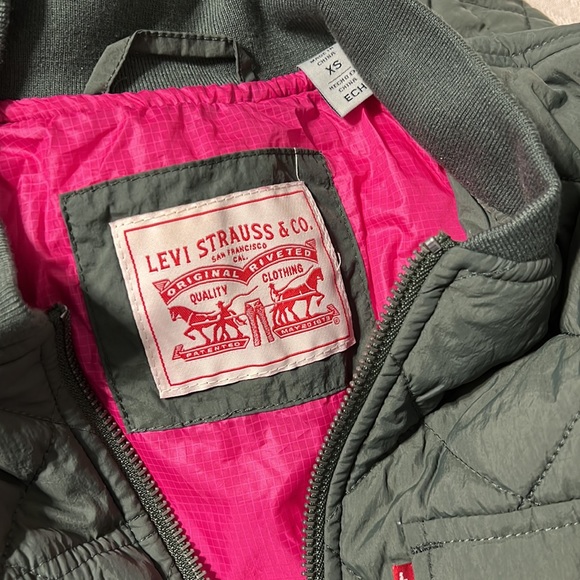 ❗️FINAL❗️ 🆕 LEVI’S Diamond Quilted Jacket XS 🔴🔴 - Picture 3 of 8